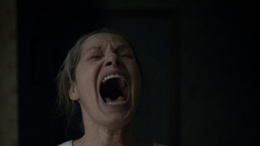 undertone (A24) Michèle Duque