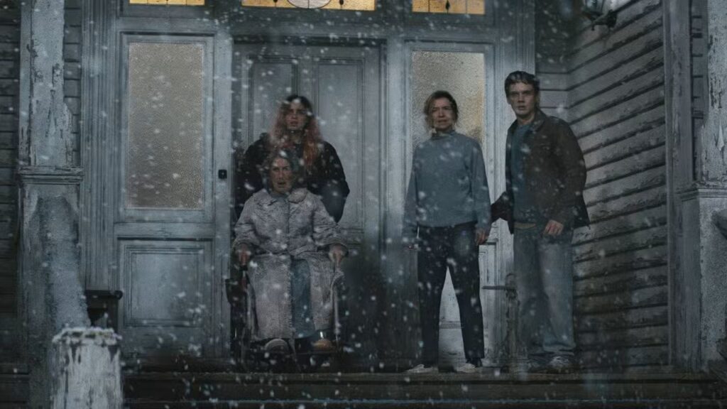 Evil Dead Burn (Warner Bros. Pictures)Maude Davey Souheila Yacoub Tandi Wright Hunter Doohan