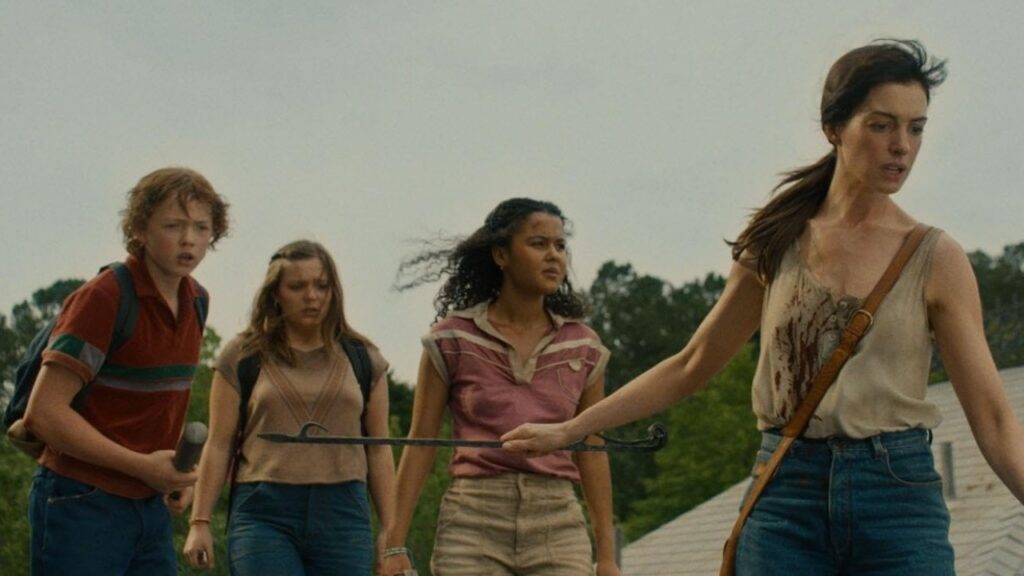 The End of Oak Street (Warner Bros. Pictures) Anne Hathaway Jordan Alexa Davis Maisy Stella Christian Convery